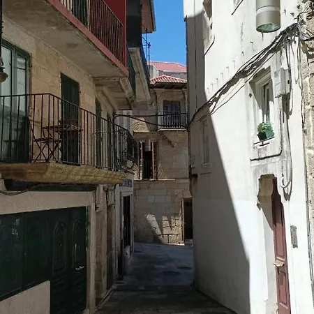 1B. Nuevo, recién reformado: típica rúa Cesteiros. Appartamento